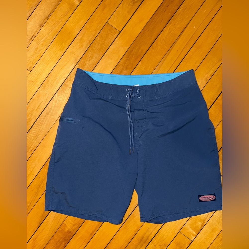 Vineyard vines men’s board shorts size 32